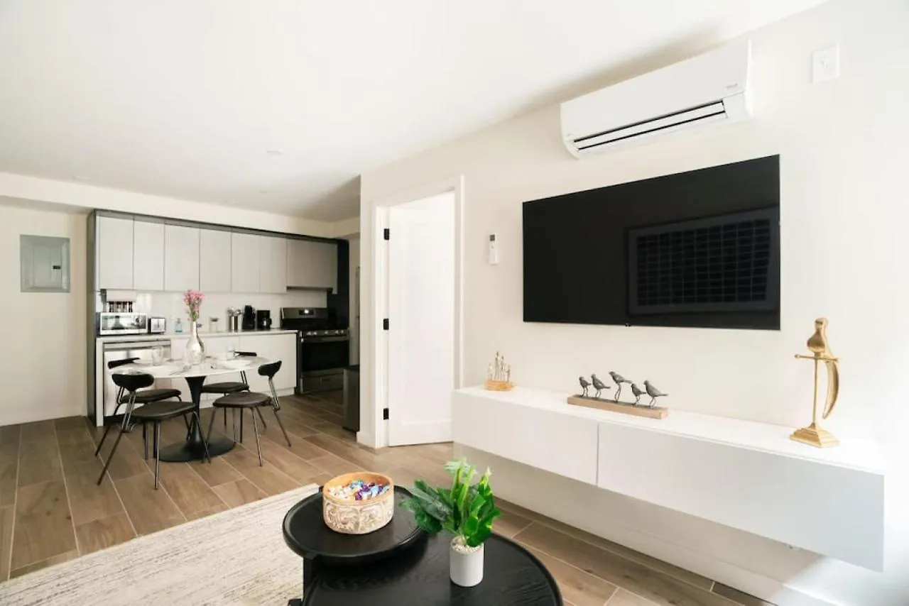Casa Del Sogno Upper East Side- Massive 1Br W Private Patio Hotel New York