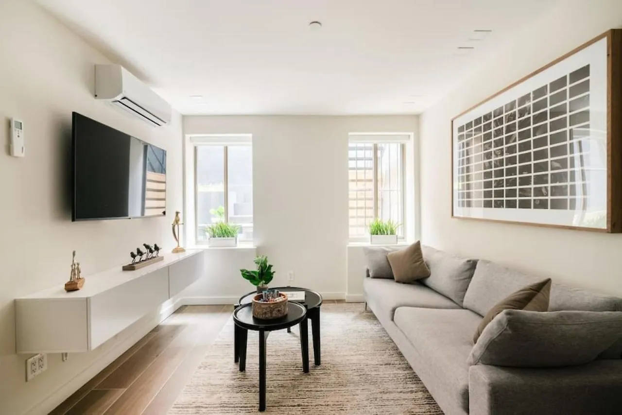 Casa Del Sogno Upper East Side- Massive 1Br W Private Patio Hotel New York 0*,  Verenigde Staten